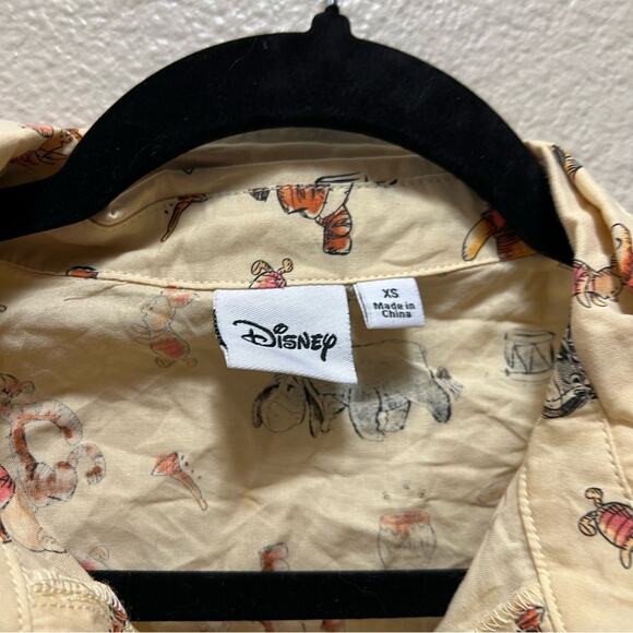 Disney Winnie the Pooh Retro 90s Yellow Short Sleeve Button Front Crop Top Sz XS - Picture 4 of 6